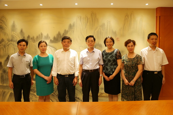 18-08-28连云港市委会拜访全国政协副主席何维.JPG