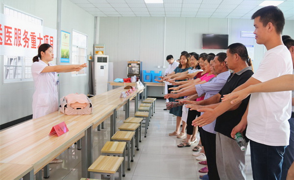 19-08-08南京市委送医服务重大项目活动在工程一线举行 (2).jpg