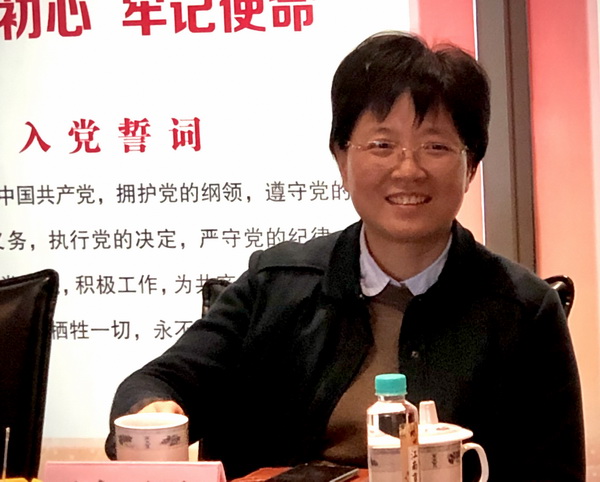 群策群力助力复工复产1：许晨主委鼓励主持座谈.jpg