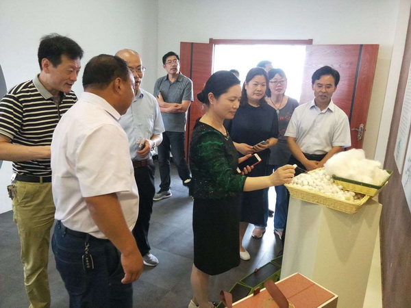 农工党连云港市委会组织政协委员调研农村产业发展情况.jpg