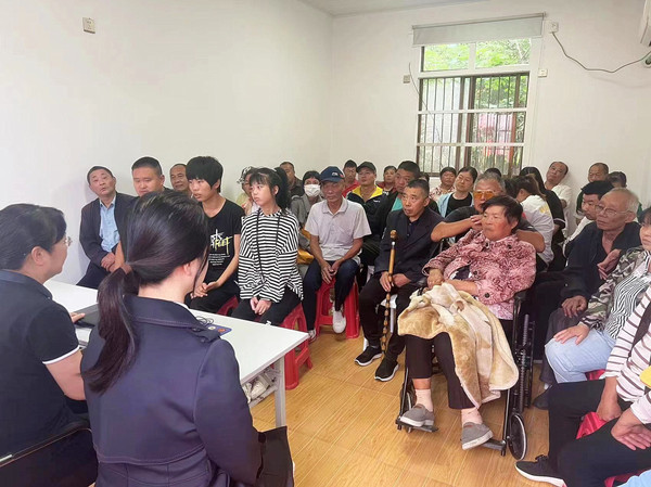 2携手残疾朋友，共创美好生活——农工党盐城市大丰区基层委员会开展健康行公益活动_副本.jpg