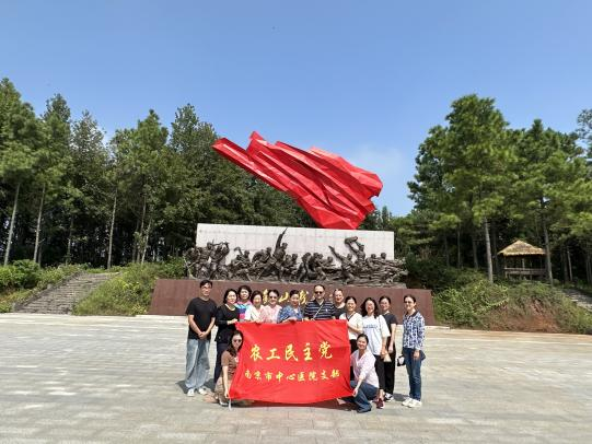 农工党南京市中心医院支部赴铜山战斗纪念广场开展主题教育.png