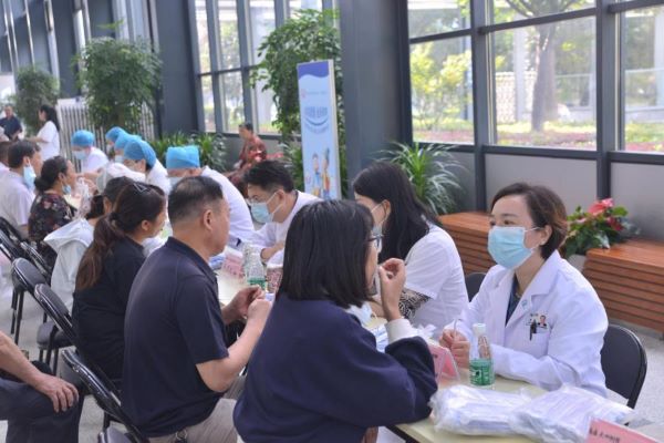 农工党南京市口腔医院支部联合浦口区基层委员会协办“920全国爱牙日”大型义诊活动 (3).jpg