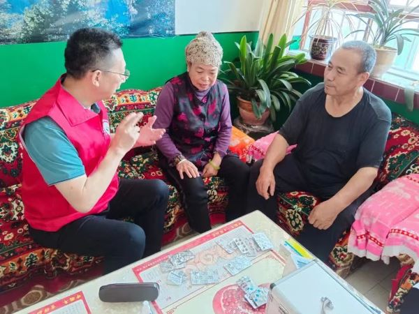 黄富宏：“柔性援疆”开展医院药学帮扶 护航患者用药安全深受欢迎3.jpg