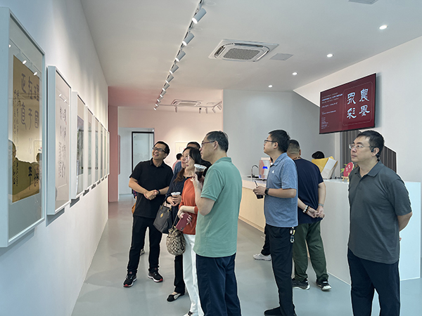 赏书画贺华诞——农工党姑苏区基层委参观“农墨众彩”书画作品展 (1).jpg