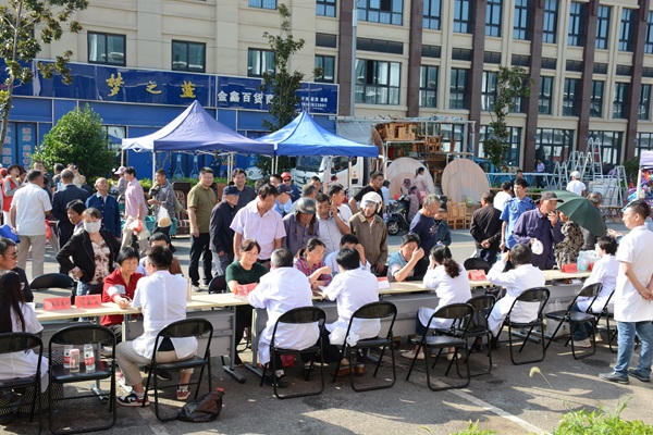 喜迎国庆  护航健康——农工党扬州市委会开展大型义诊活动2.JPG