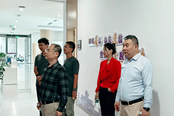农工党苏州市委会新党员成长营高新区一组开展“校地融合”专题调研 (3).jpg
