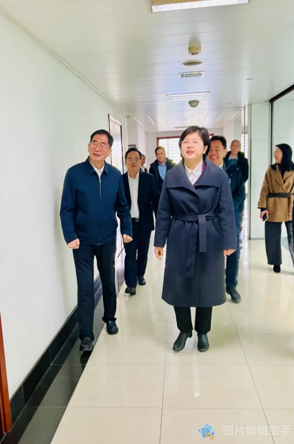 中共常州市委常委、统战部部长杨芬走访农工党常州市委会机关2.jpg