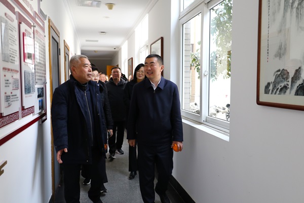 中共扬州市委统战部领导班子走访农工党市委会机关1.jpg