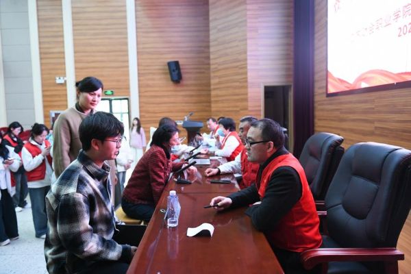 农工党连云港市第二人民医院总支开展“学雷锋”文明实践健康公益活动2.jpg
