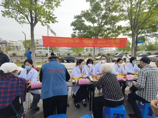 农工党广陵区总支开展“爱国卫生月”义诊活动1.jpg