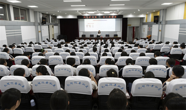 农工党丹阳基层委员会“同心课堂”走进丹阳市华南实验初级中学 (1).JPG
