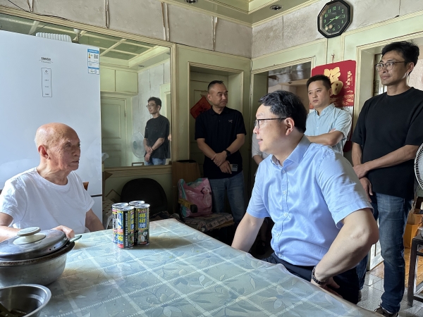 农工党江阴市委会开展慰问活动.jpg