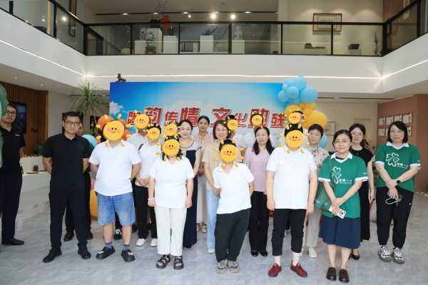 无锡市委会赴宜兴开展“挂钩结对”助残活动.jpg